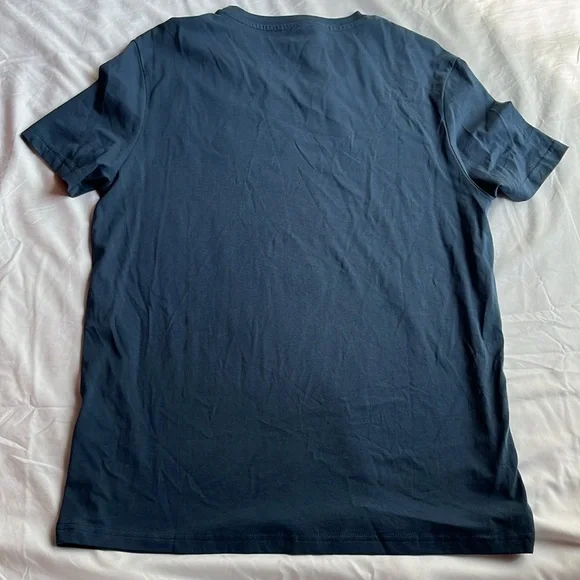 H&M vneck tshirt medium - Picture 3 of 5